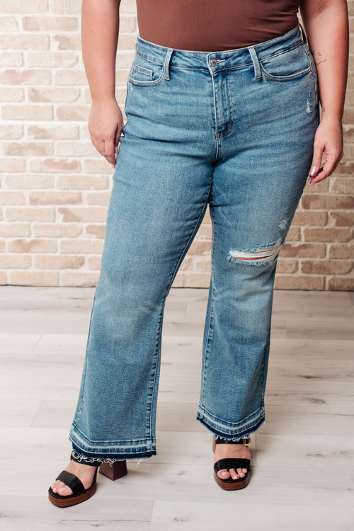 Judy Blue Isla Mid Rise Distressed Bootcut Jeans – Vintage Wash with Released Hem | Sizes 0–24W