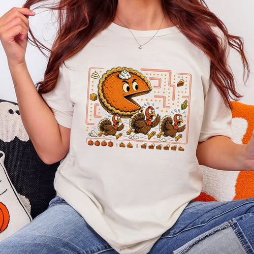 Thanksgiving Pie Chasing Turkey Graphic Tee in Natural